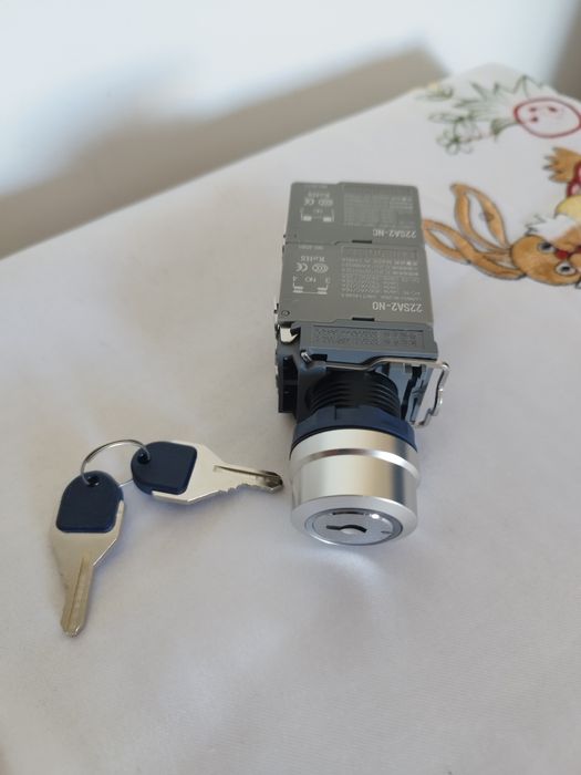 Buton ON/OF/ON cu cheie