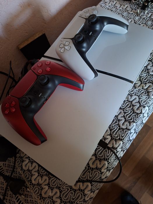 Vând PlayStation 5 slim