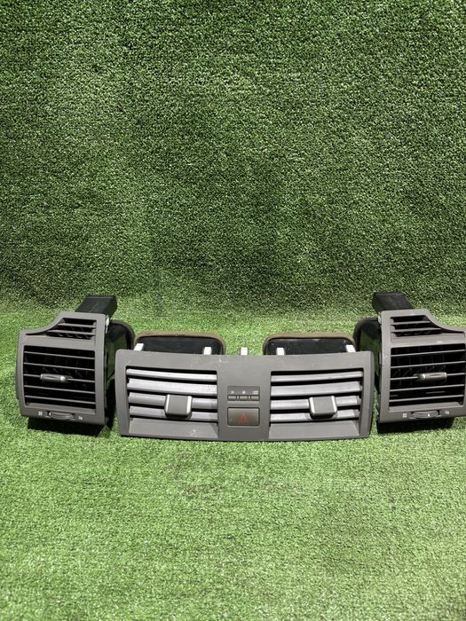 Дефлектор обдува от камри 40