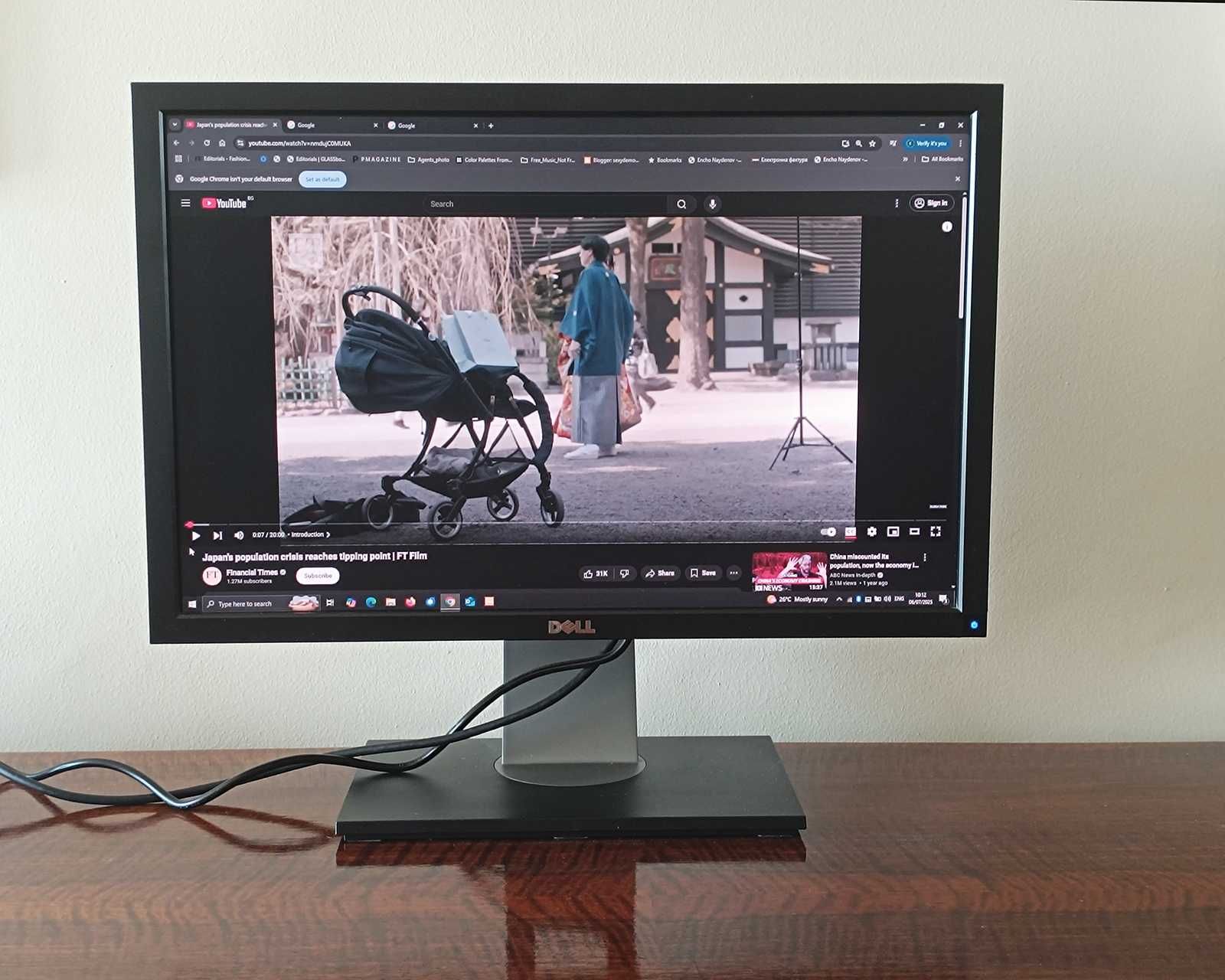 Продавам монитор DELL U2410