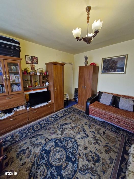 Garsonieră decomandată, Rovine- str Dezrobirii