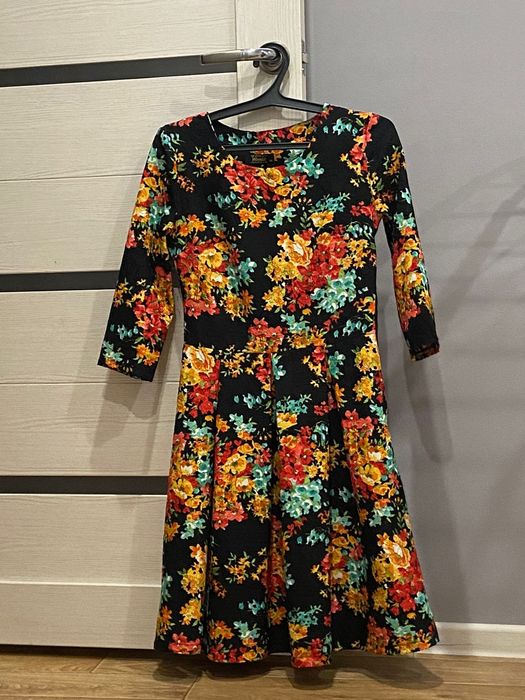 Продам красивое платье для девочки