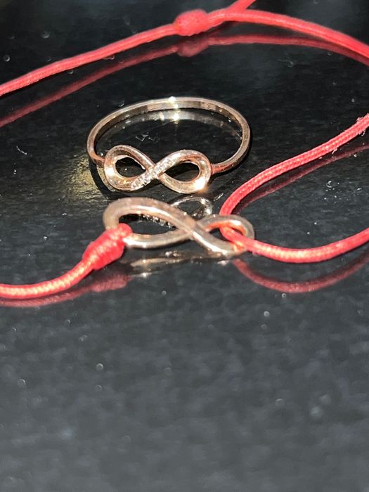 Продам оригинальный золотой комплект бесконечность