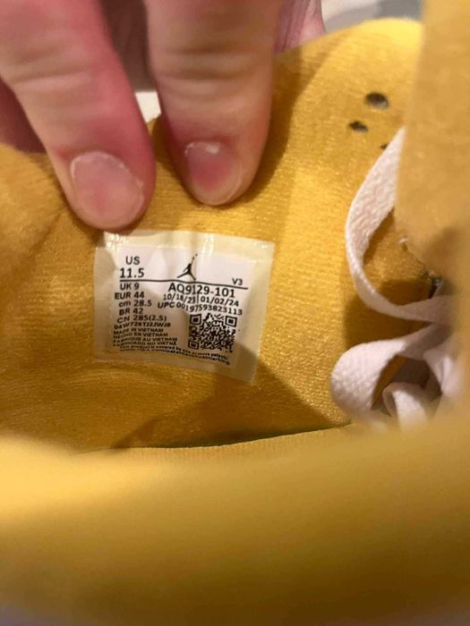 Jordan 4 Retro Vivid Sulphur