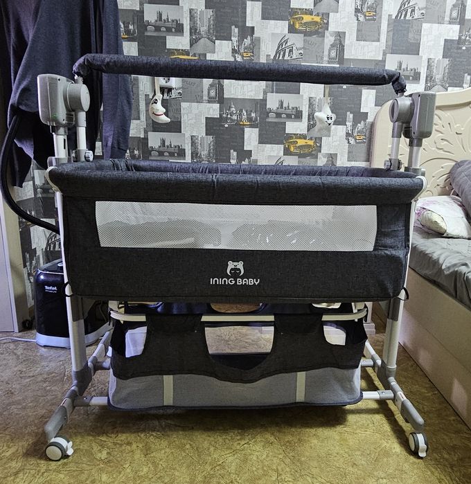 Манеж кровать с маятниковым электрическим механизмом