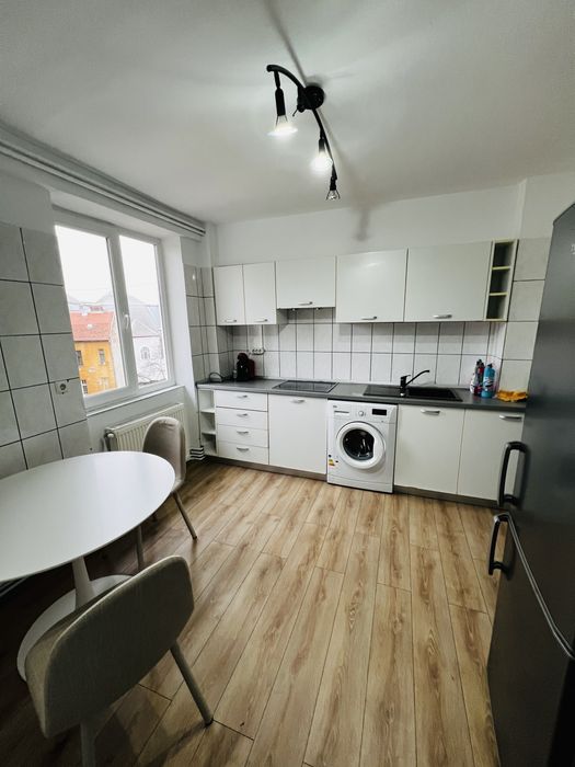 Inchiriez apartament ultra central .