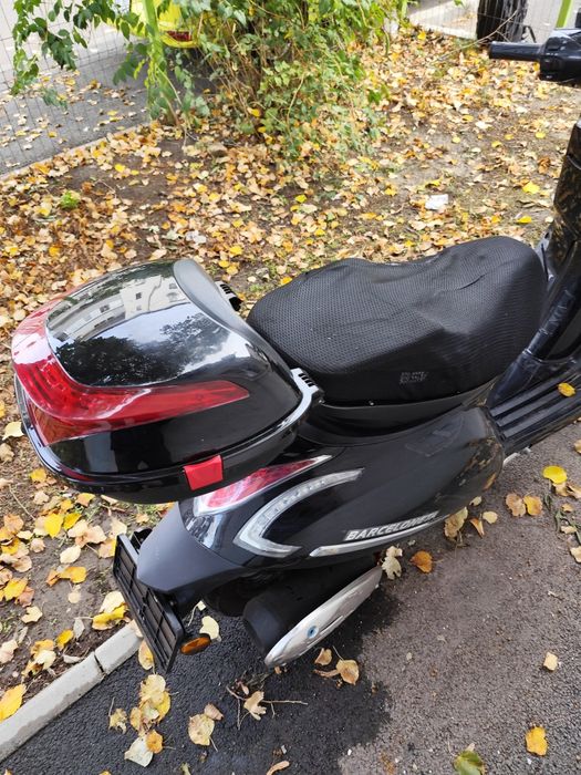 Scuter motor benzina, 49cc, model Barceloneta