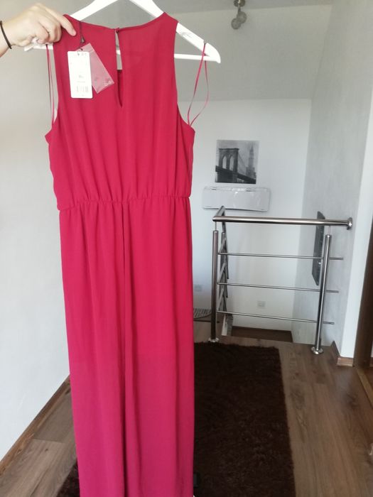Rochie 90 neg., pantofi în stare bună 60 ron neg