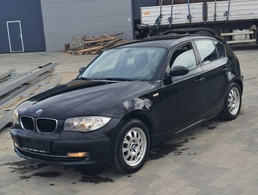 Dezmembrez / Dezmembrari / Piese / Accesorii Bmw seria 1 e87 facelift 2010 negru 1.6 benzina stanga