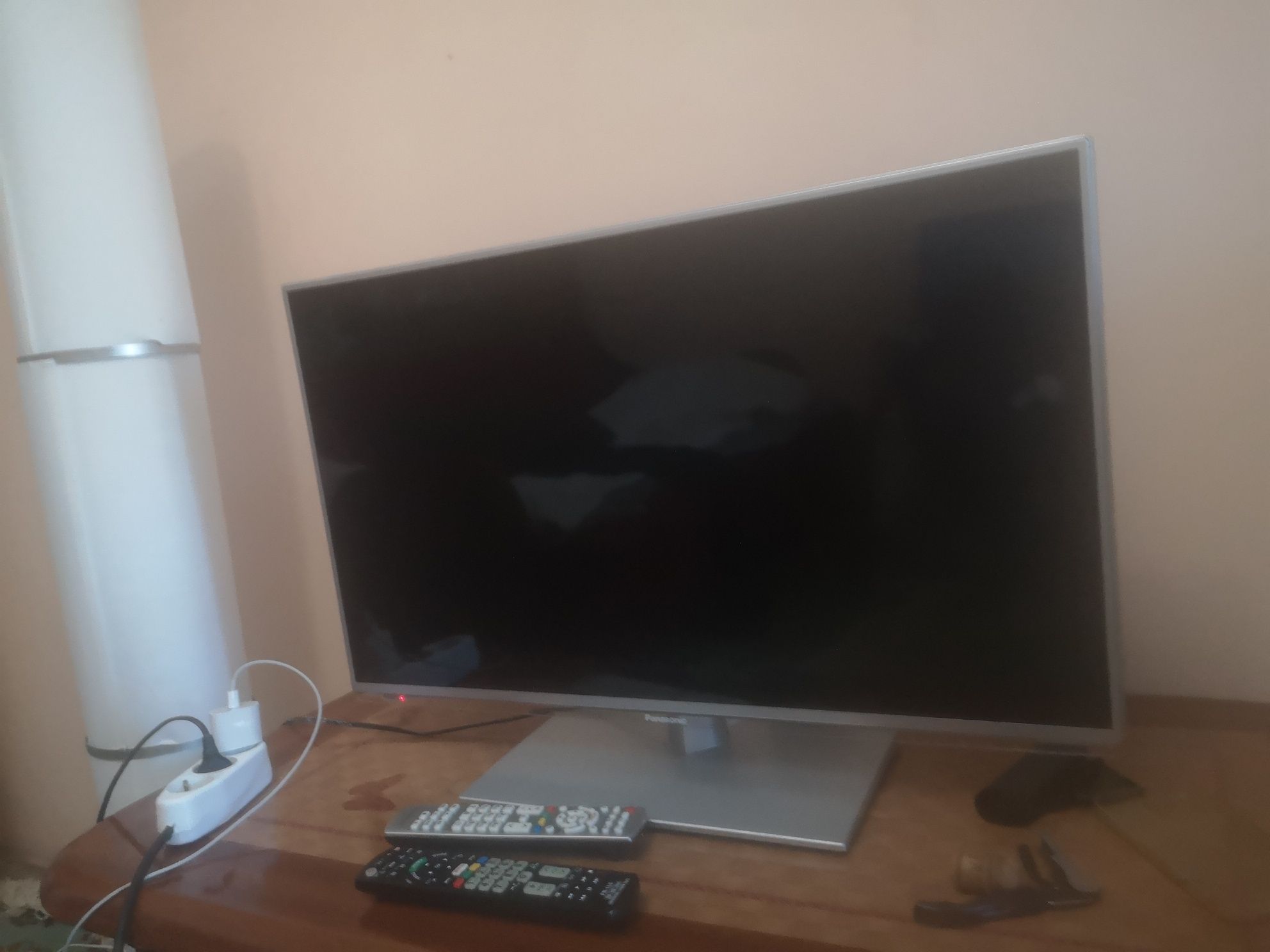 Televizor Panasonic Smart Viera DIAG 81CM