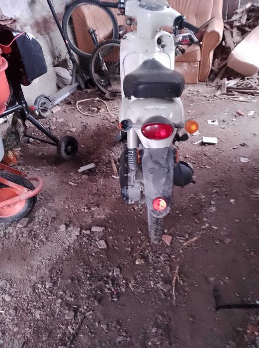 Vând scuter funcțional Aprilia scarabeo mai multe detalii an privat