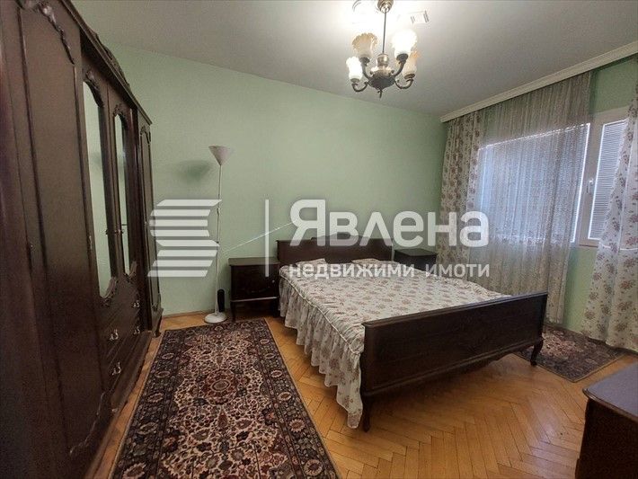Продава се Тристаен апартамент в Пловдив, Кючук Париж - 80 кв.м за 1400 €/кв.м - Снимка #1