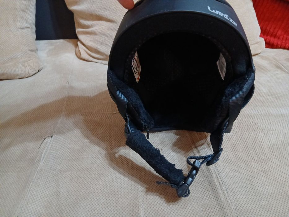 Продавам ски каска