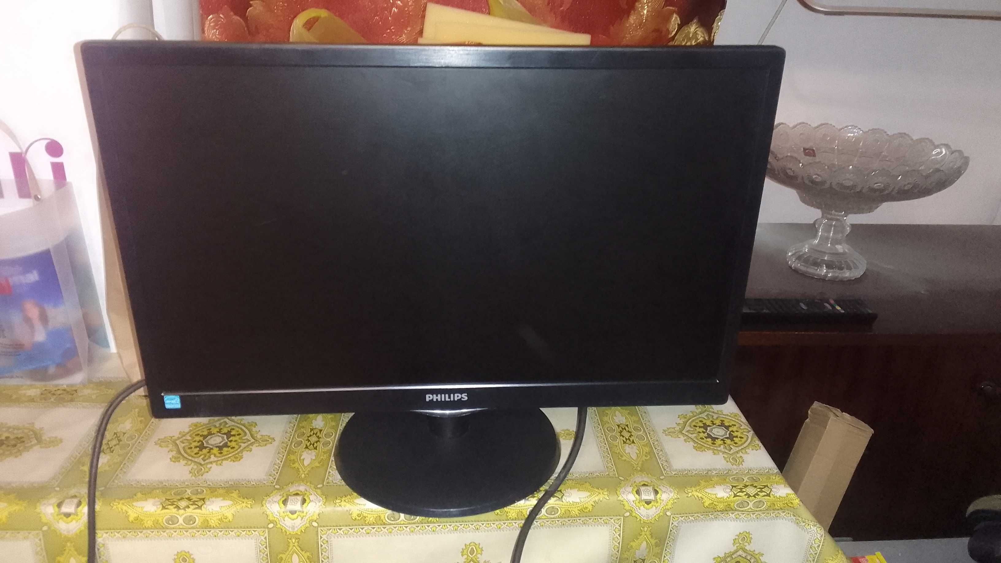 Продам компьютер Celeron плюс монитор Philips б/у в хорошем состоянии