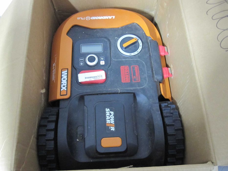 Robot tuns iarba Worx M500 v2 20 V 2 Ah lățime de tăiere 18 cm 9,1 kg