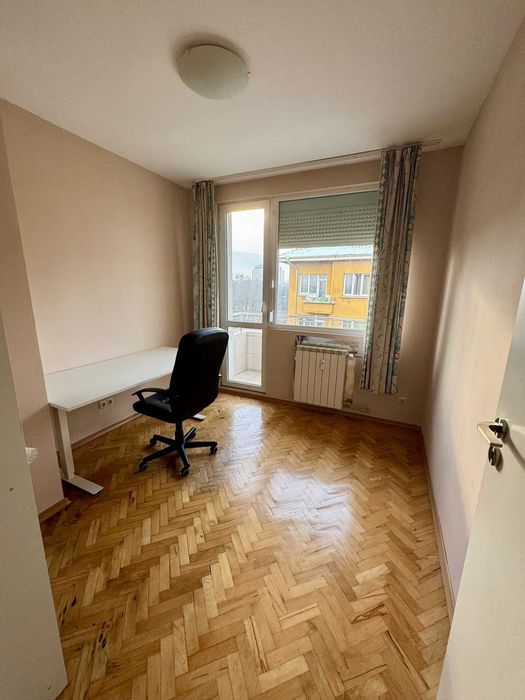 Дава се под наем Тристаен апартамент в София, Център - 110 кв.м за 990 € - Снимка #2