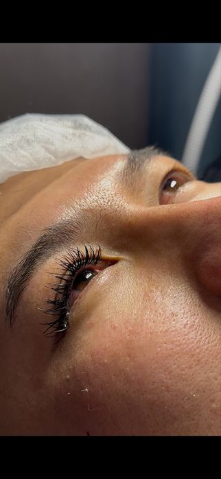 Нужна модель на наращивание ресниц