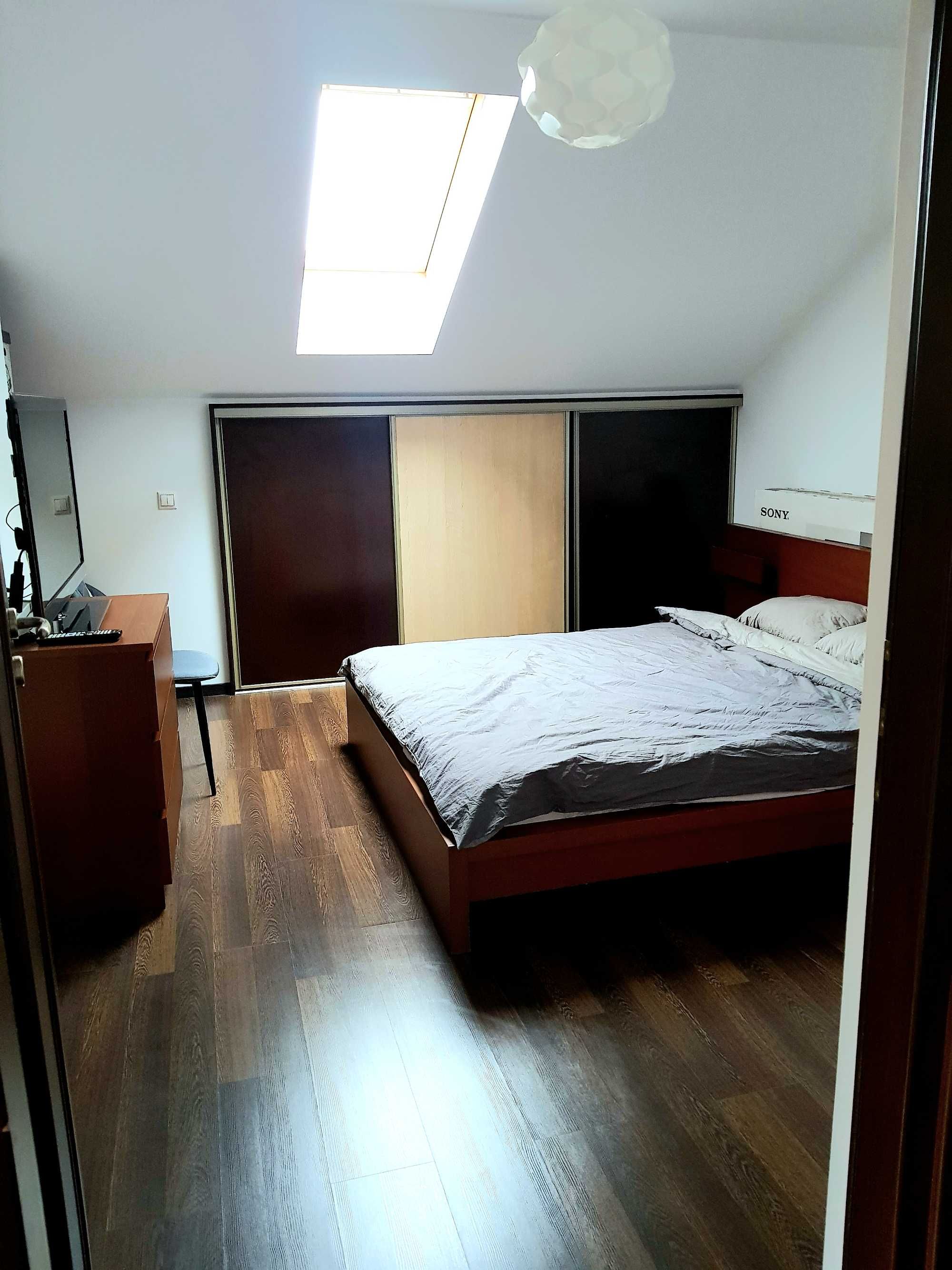 Apartament cu 4 camere, pe doua niveluri - mobilat si utilat