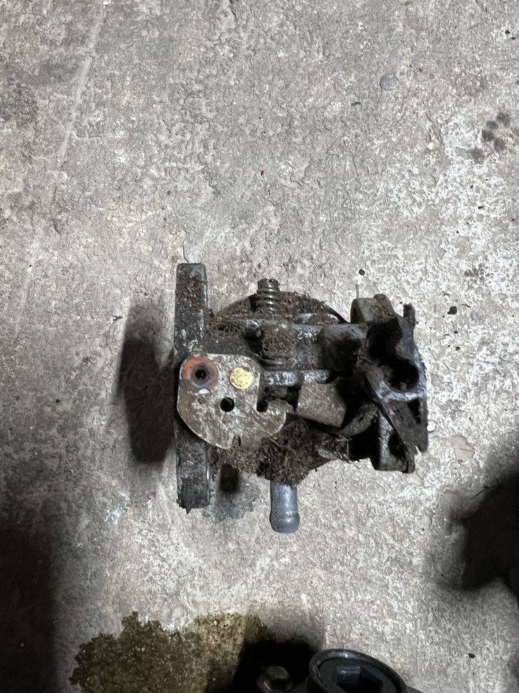 Lot 4 carburatoare Briggs Stratton