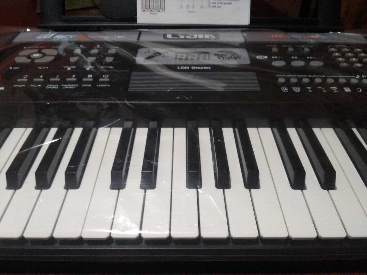 Большое электронное пианино-синтезатор с USB входом+микрофон