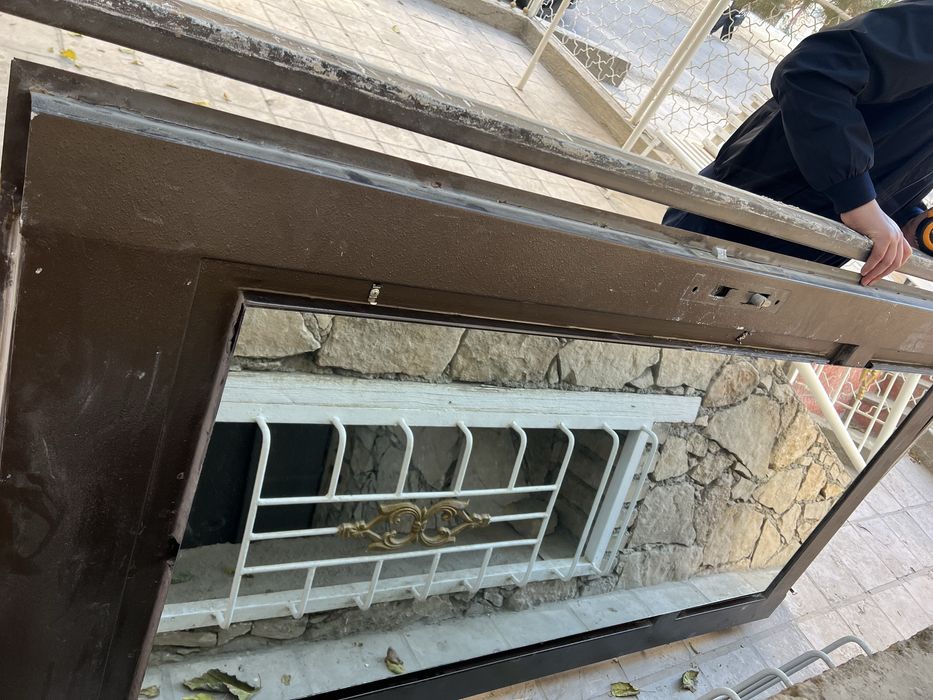 Железные дверь выходный