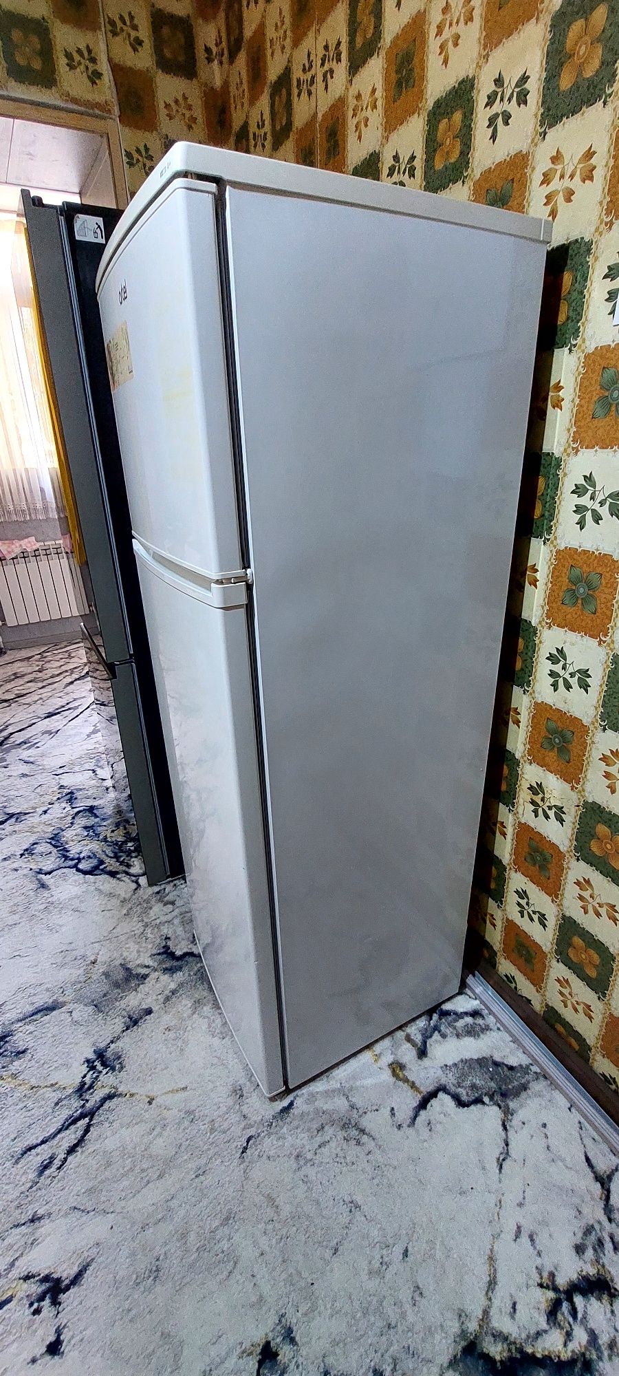Срочно !!! Продаётся Холодильник Artel