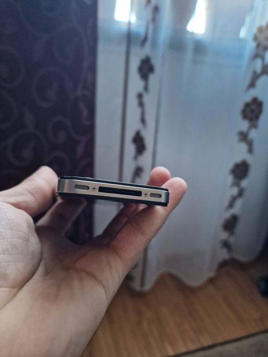 iPhone 4 16GB – Funcțional, perfect pentru colecționari