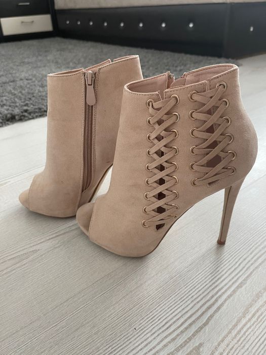 Дамски официални боти