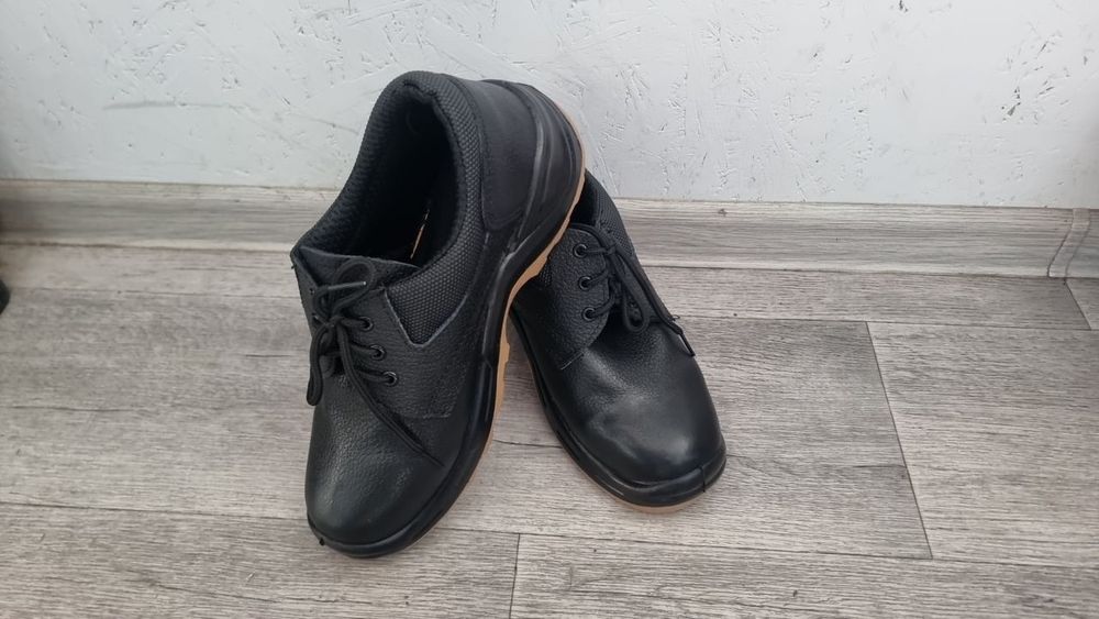 Ботинки новые размер 43