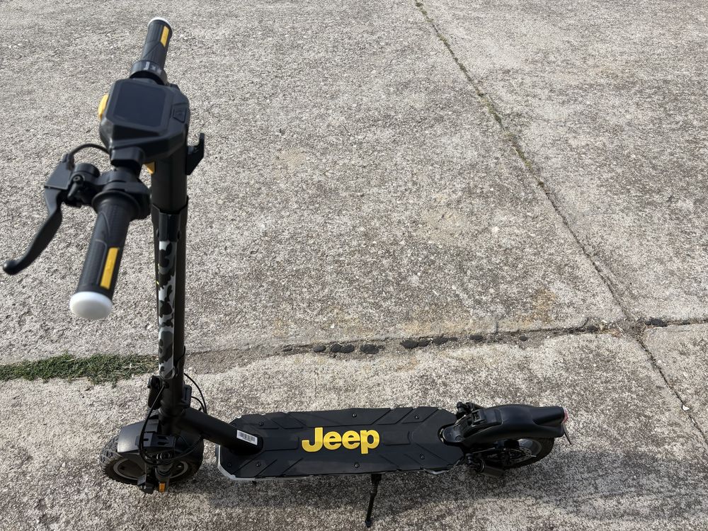 Електрическа тротинетка Jeep