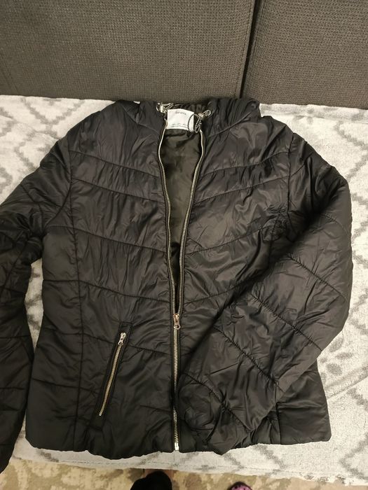 Преходно Черно яке на Bershka