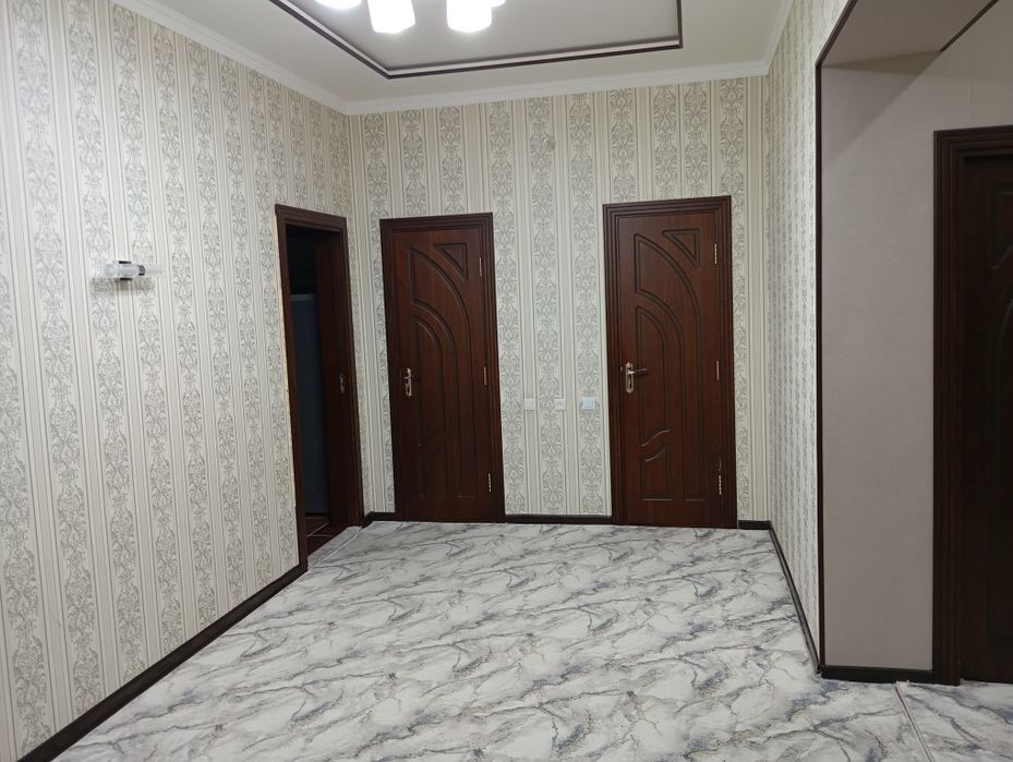 Jizzax shahrining markazida 4 xonali uy sotiladi. 960 mln. soʻm