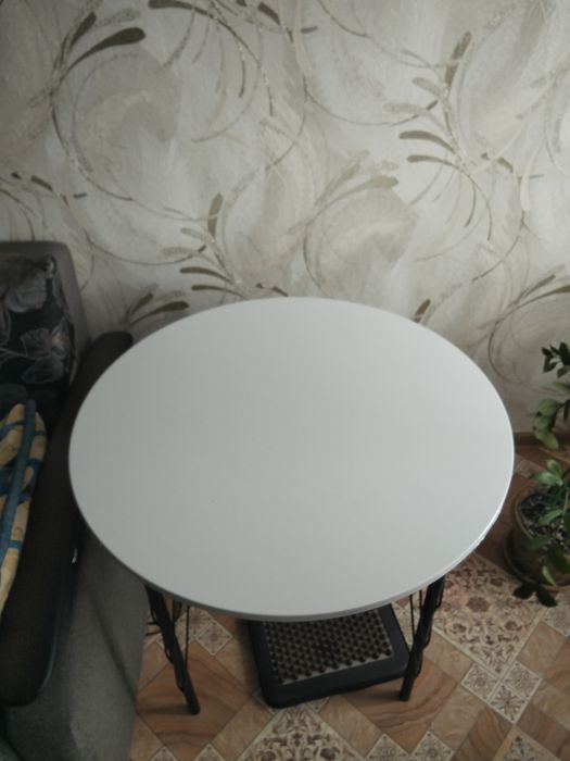 Продам кухонный стол