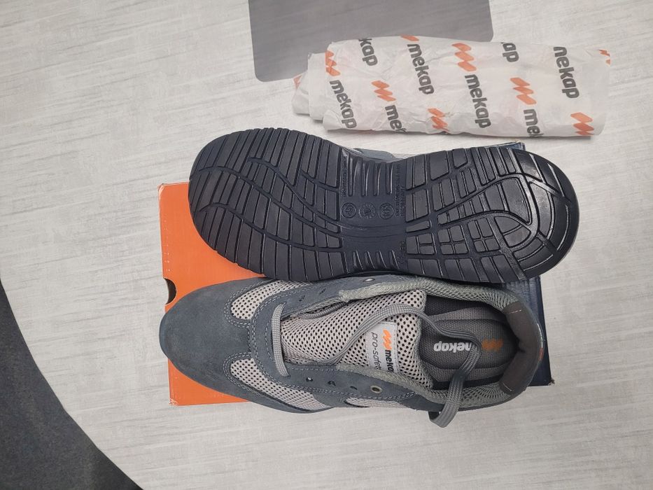 Работни обувки сиви пластмасово бомбе