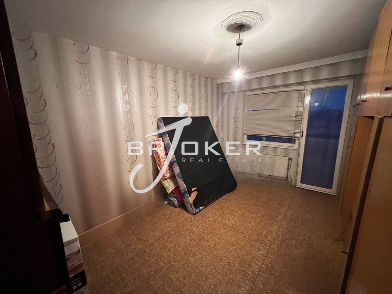 Продава се Многостаен апартамент в Кърджали, Възрожденци - 98 кв.м за 521 €/кв.м - Снимка #2