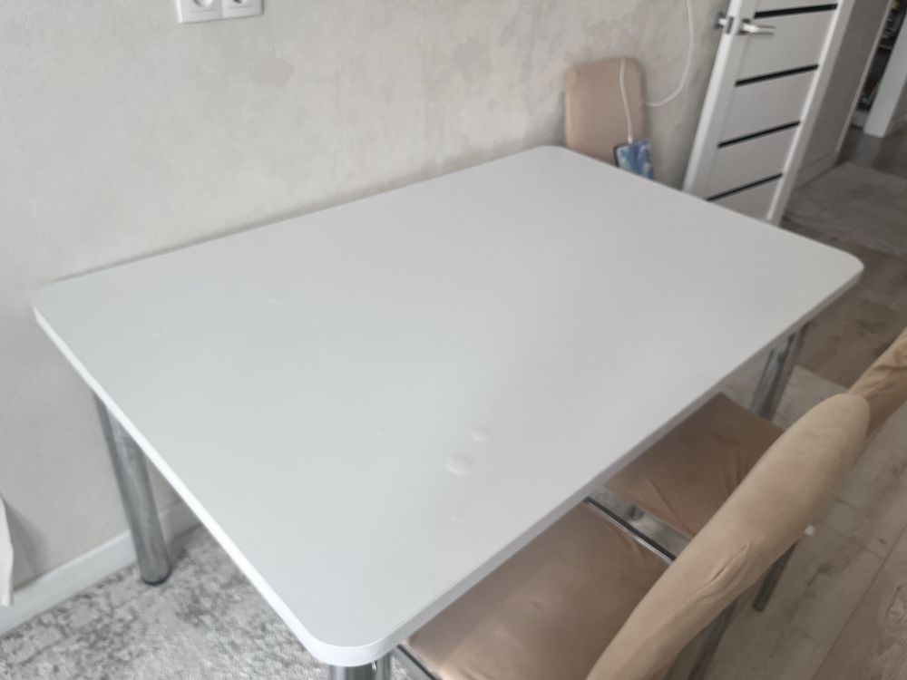Продам стол и стулья