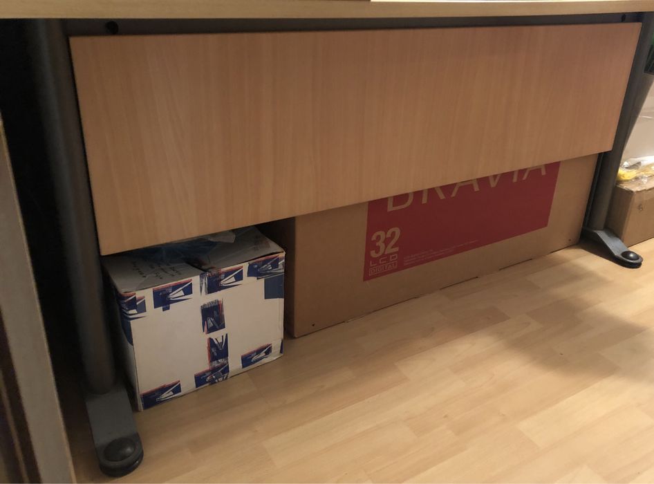 Офис, ученическо бюро