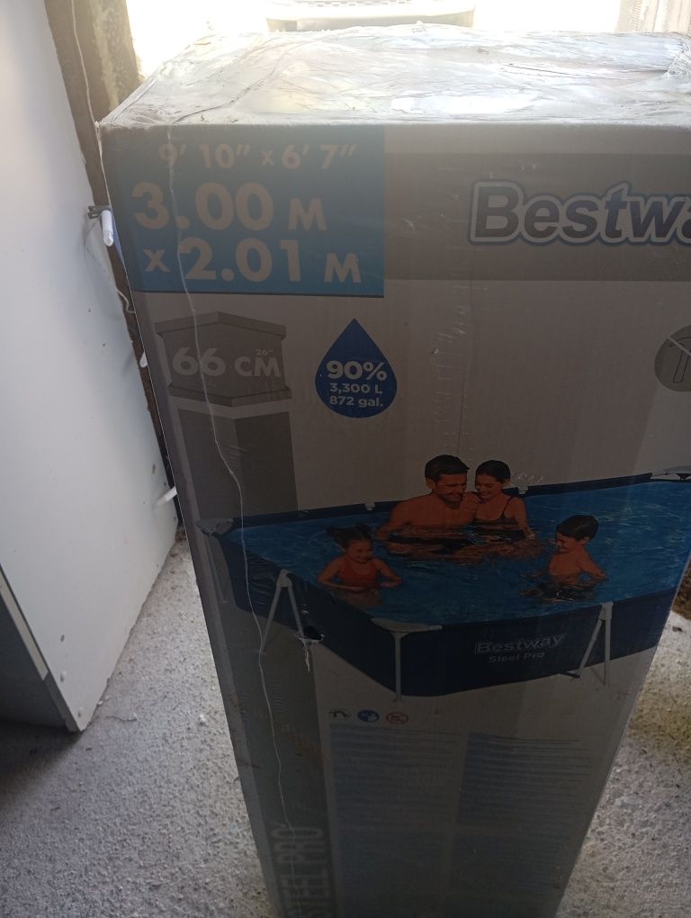 Vând piscina noua în cutie