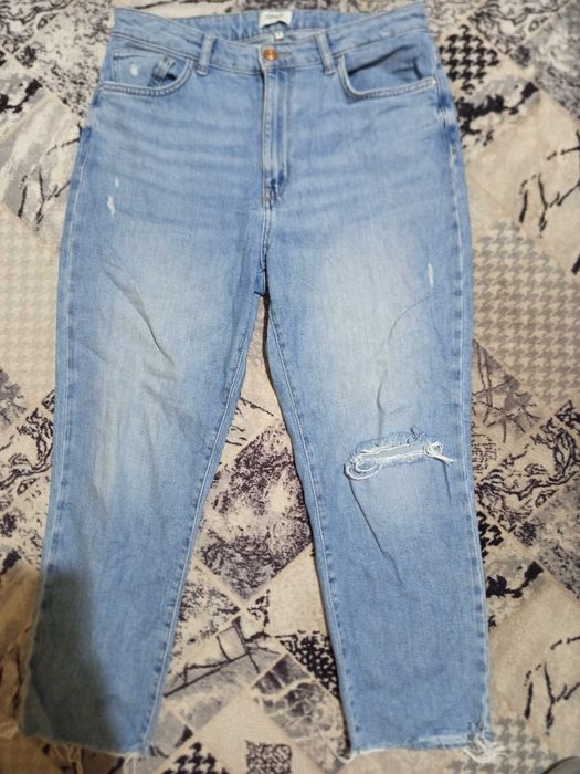 Дамски дънки с накъсан ефект