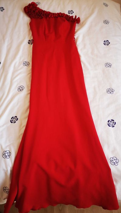 Vând rochii elegante