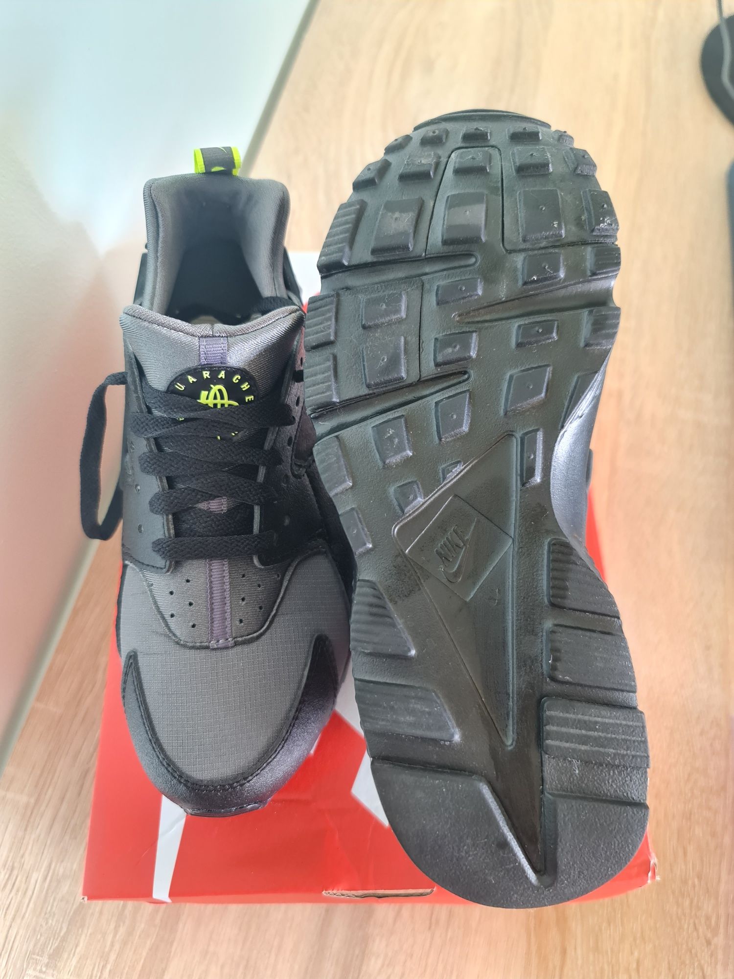 Намалени! Чисто нови Nike huarache run dz5632-001, 38 размер