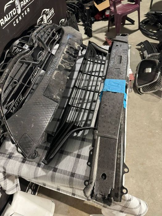 Grila centrala + armatura fata Toyota Yaris 2022/2023/2024