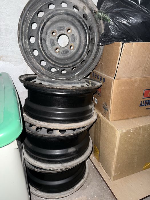 Продам диски в количесивн 4 штуки размер 14