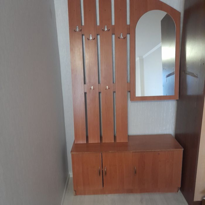 Продам срочно прихожая из двух частей