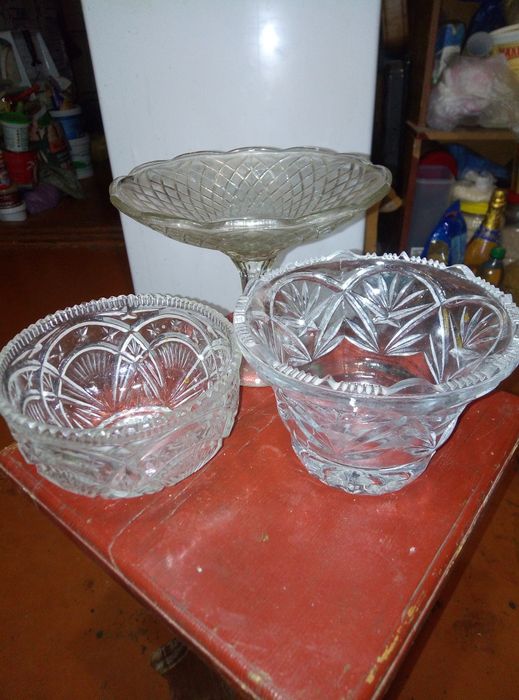 Продам три вазочки 400 тенге