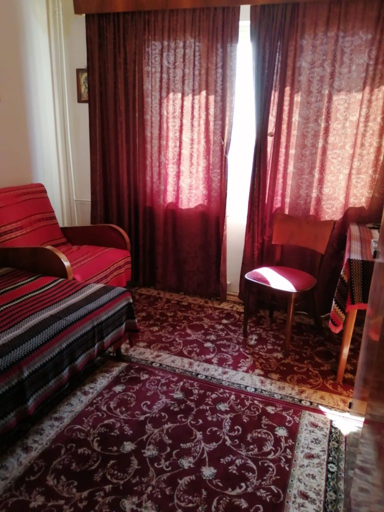 De vânzare apartament 3camere decomandat