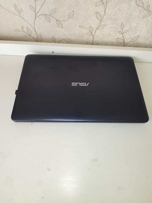 Ноутбук Asus состояние как новый