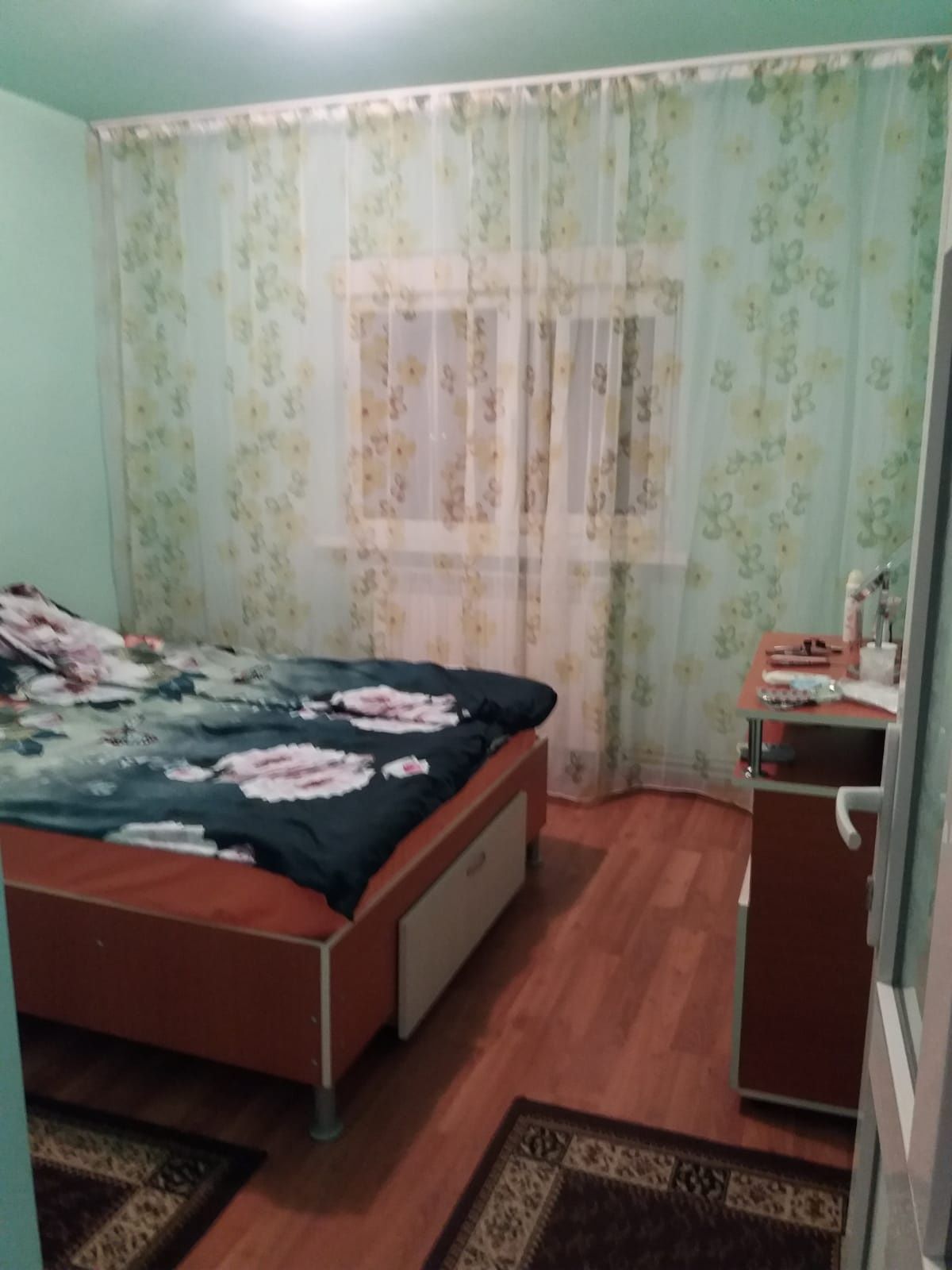 Vînd apartament cu 3 camere în Vălenii de Munte