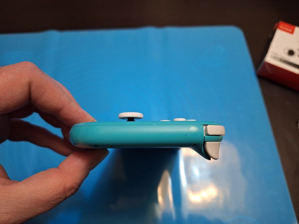 Nintendo Switch Lite - зелено + 64 GB SD карта + Minecraft
