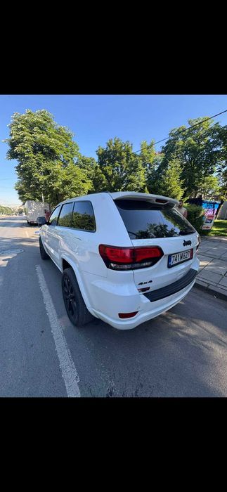 Продава се Задна броня,прагове вежди Jeep grand cherokee 2019
